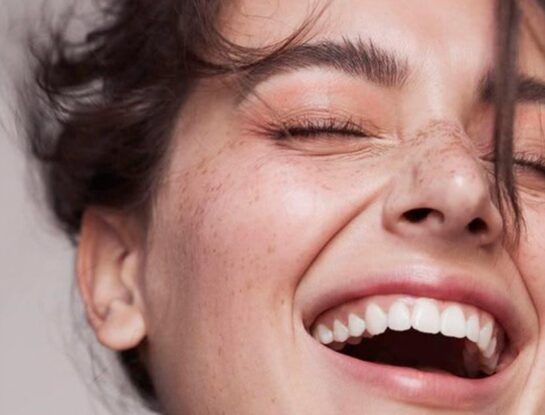 Sonreí que es poderoso: la conexión entre la salud bucal y la autoestima