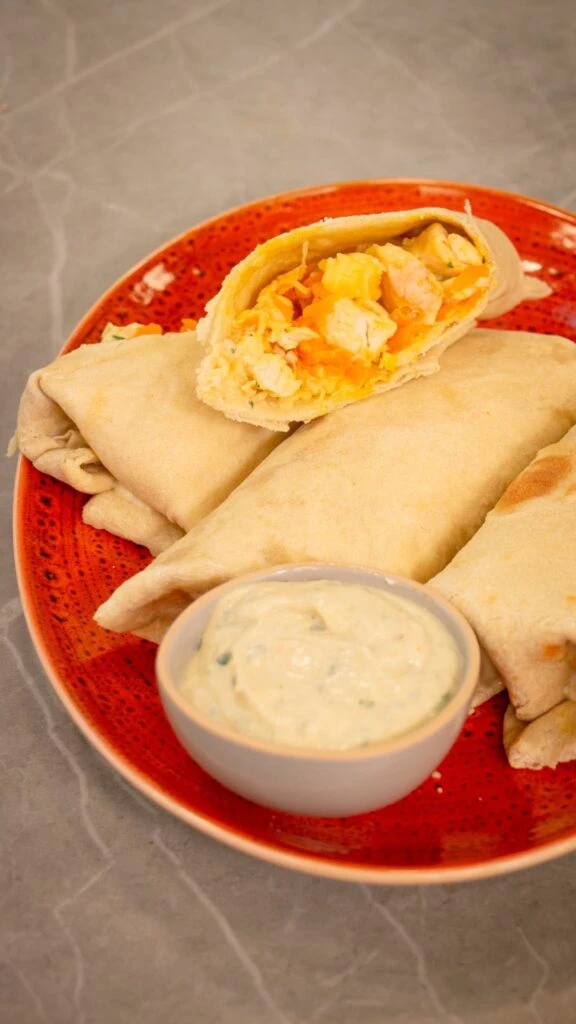 Wraps de pollo con salsa de berenjena
