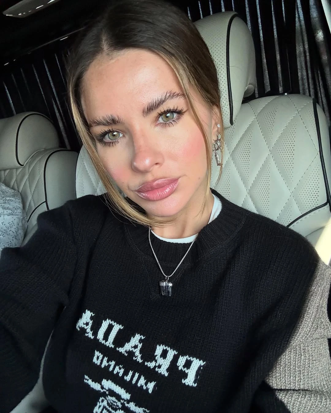 La actriz sumó nuevos accesorios energéticos. Fotos: IG.