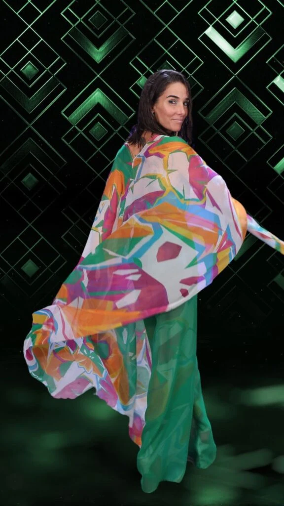 El look multicolor y glamoroso de Juana Viale