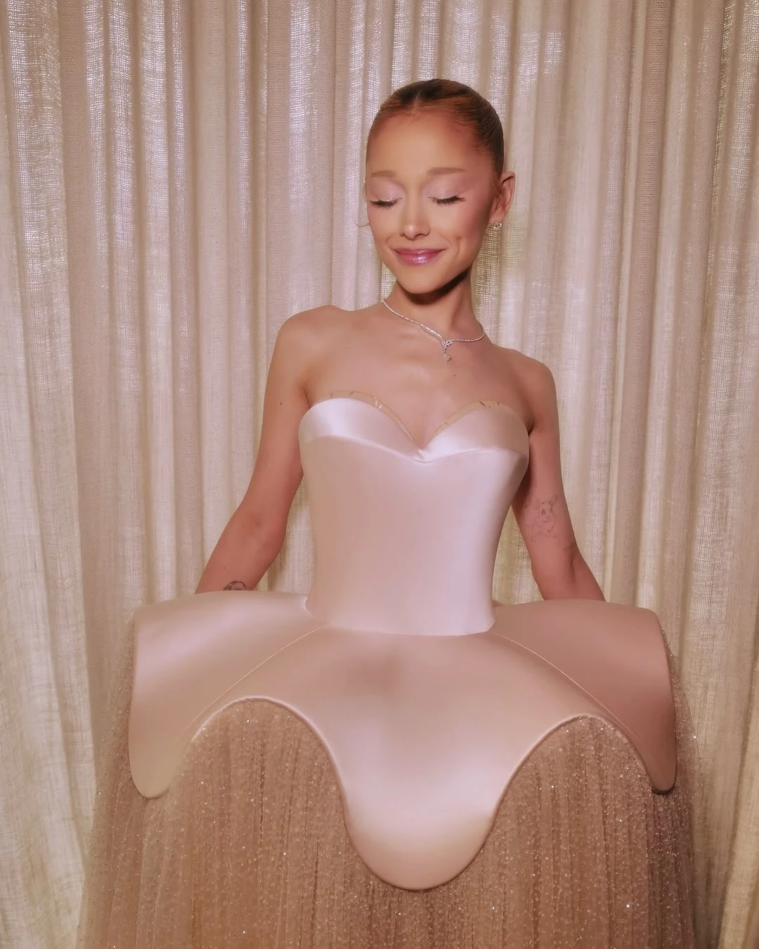 Oscars 2025: Ariana Grande impactó con su look by Schiaparelli