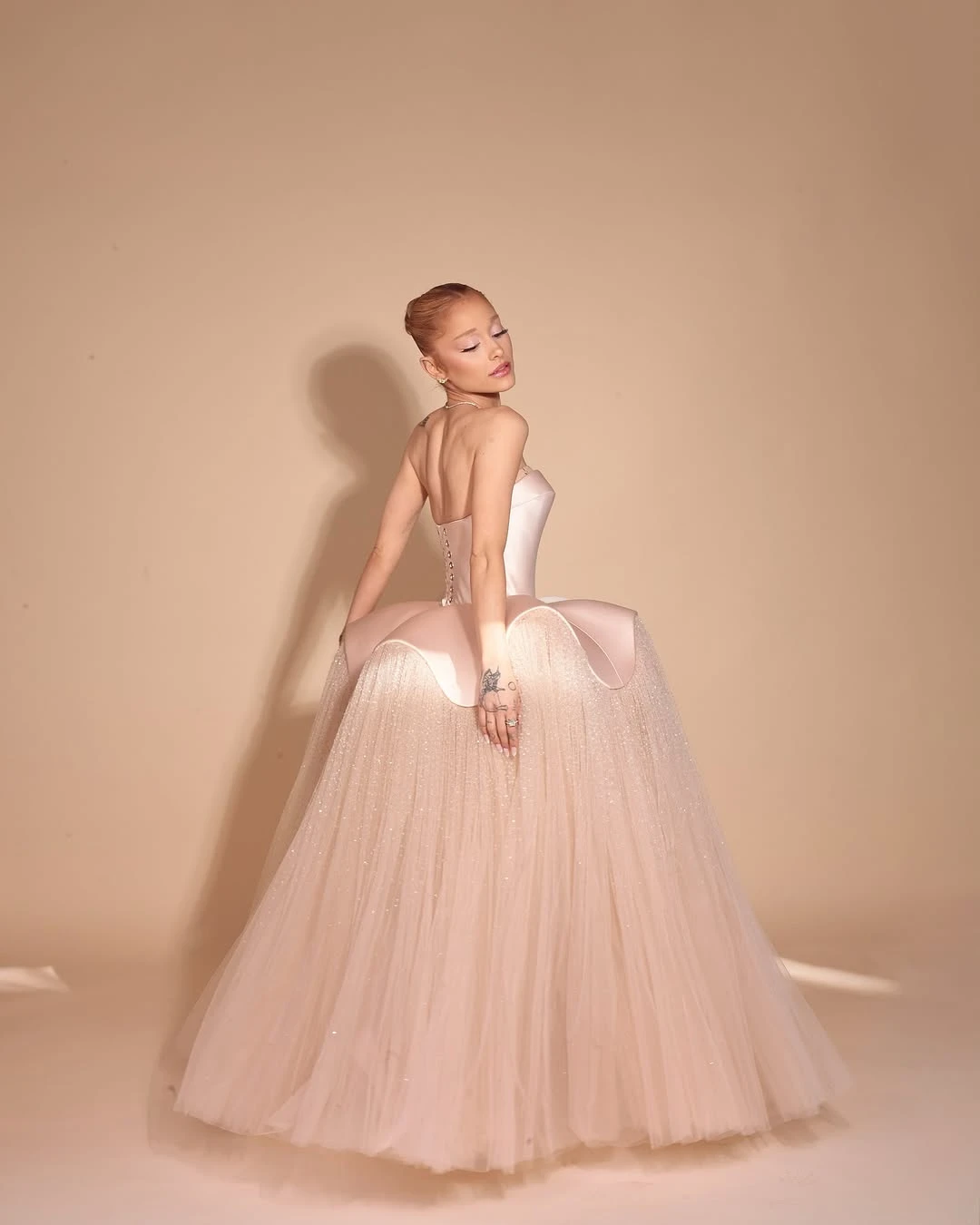 Oscars 2025: Ariana Grande impactó con su look by Schiaparelli