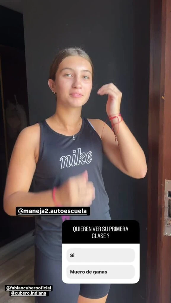 Indiana Cubero tomó su primera clase de manejo, acompañada por Mica Viciconte. 