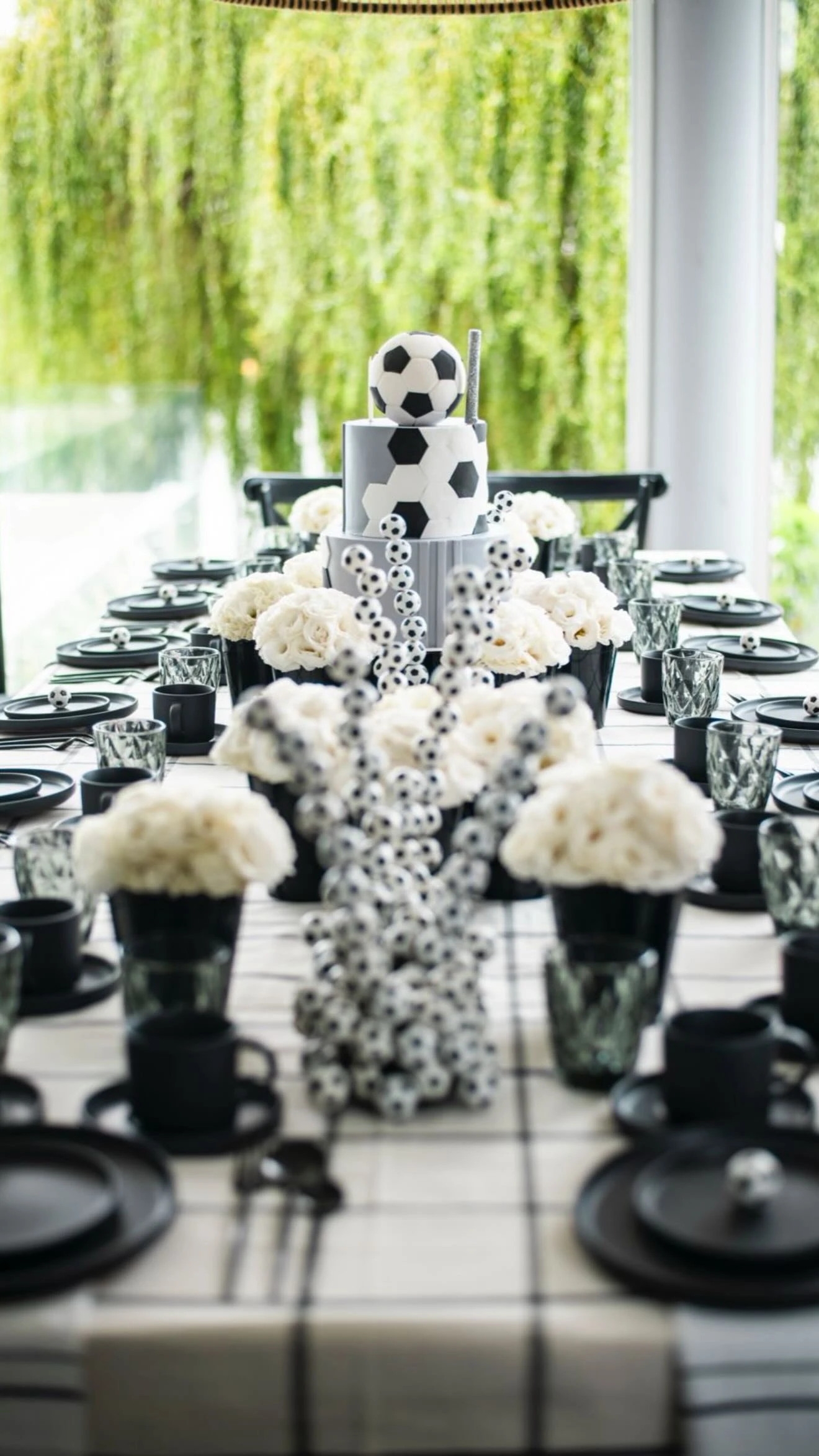 El niño celebró por segunda vez en su casa. Fotos: IG.  
