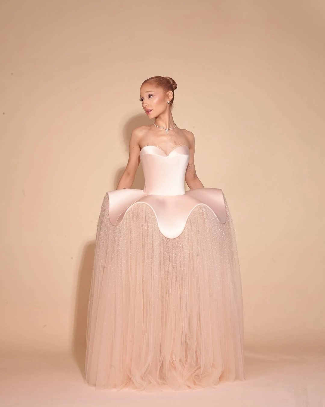 Oscars 2025: Ariana Grande impactó con su look by Schiaparelli