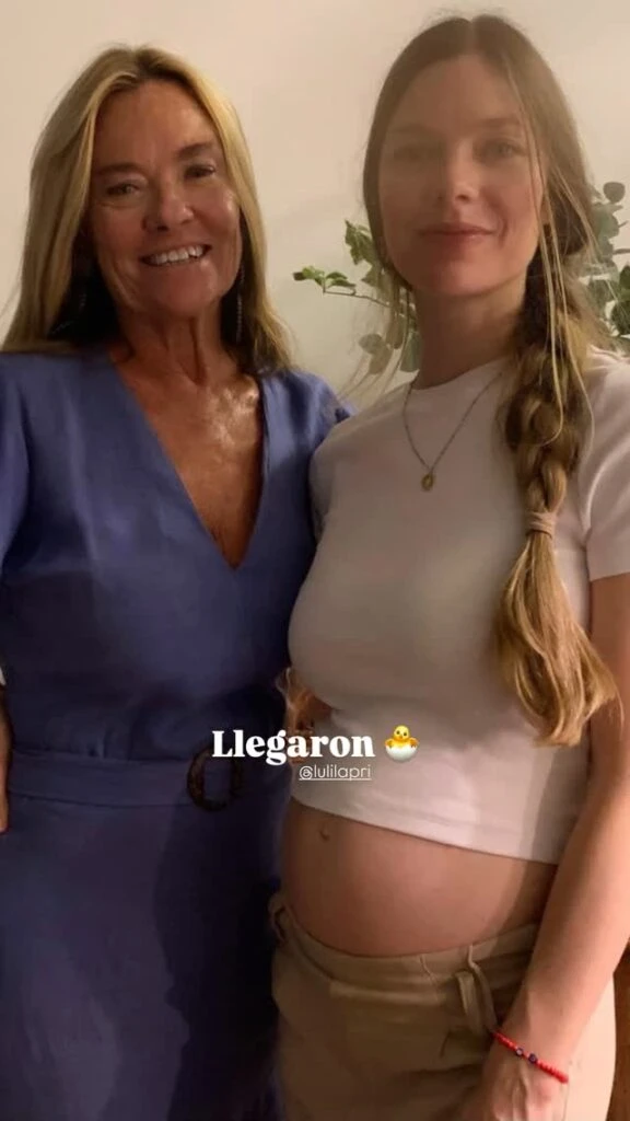 La trilliza María Eugenia y Laura Laprida, que vino a la Argentina.