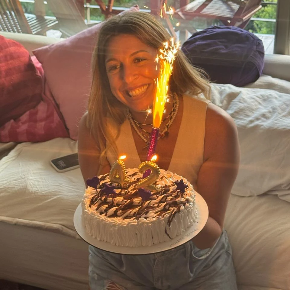 Las fotos del cumpleaños número 42 de Flor Bertotti