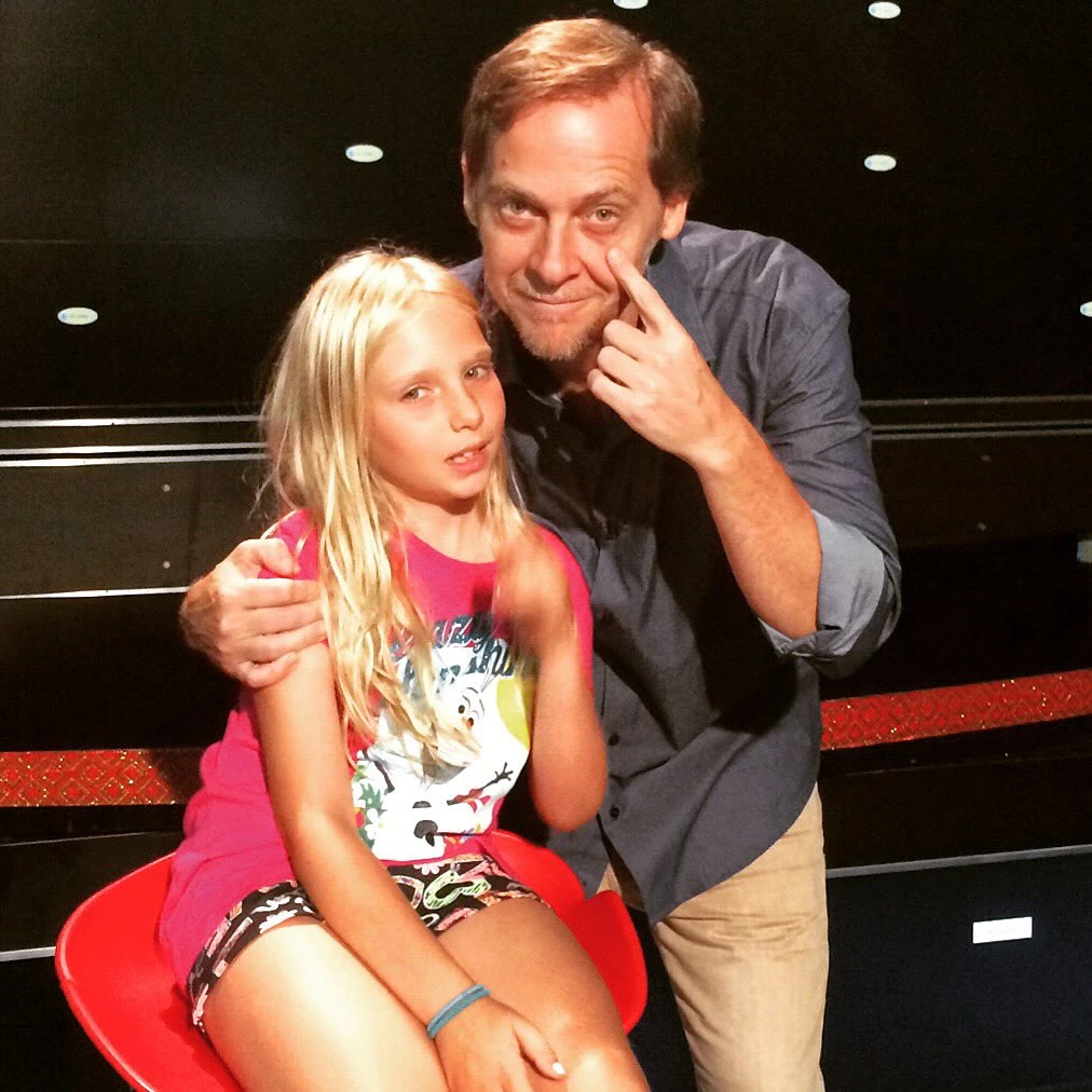 Así lucía la joven en su infancia. Fotos: IG.