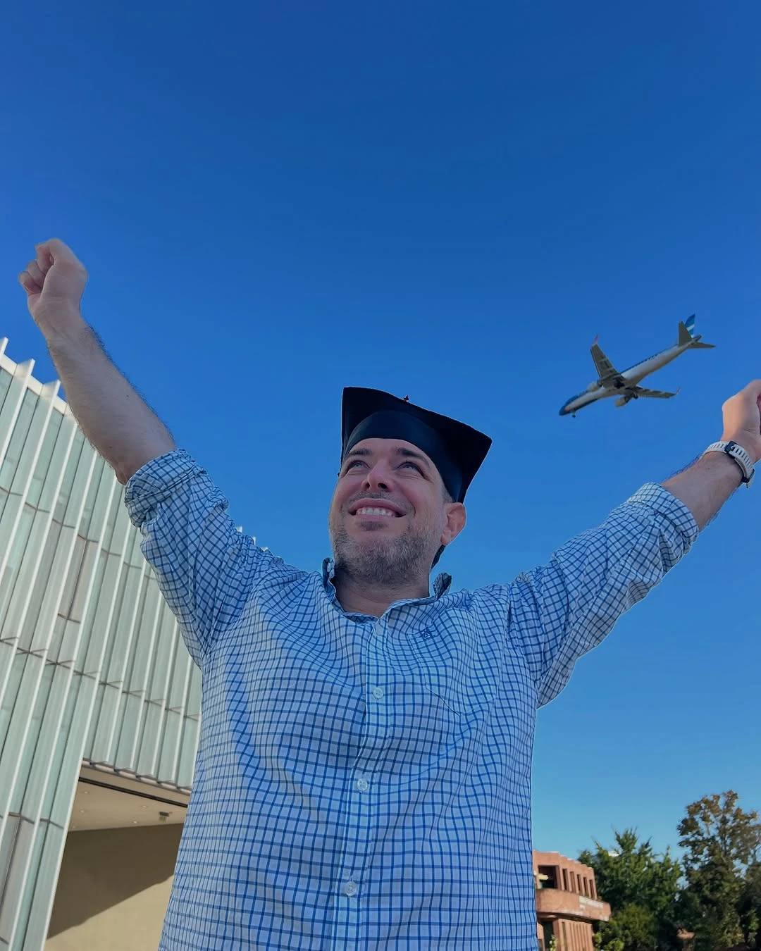 José Bianco se recibió de licenciado y festejó