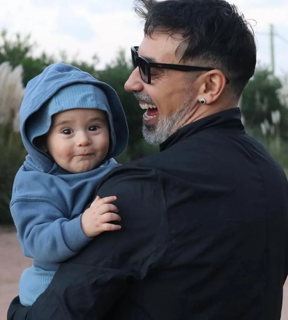 El Pocho Lavezzi con su bebé, Vittorio