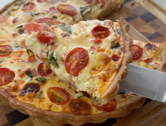 Tarta caprese con masa casera: la receta rica y súper fácil que es ideal para el almuerzo