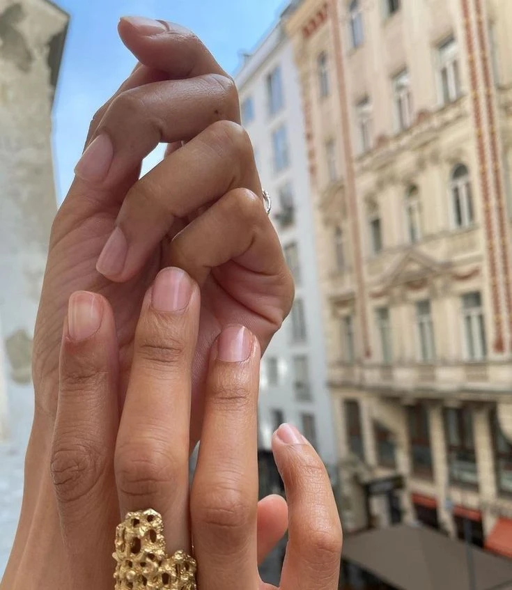 Cómo es la manicura japonesa, la tendencia en uñas que conquistó la red carpet