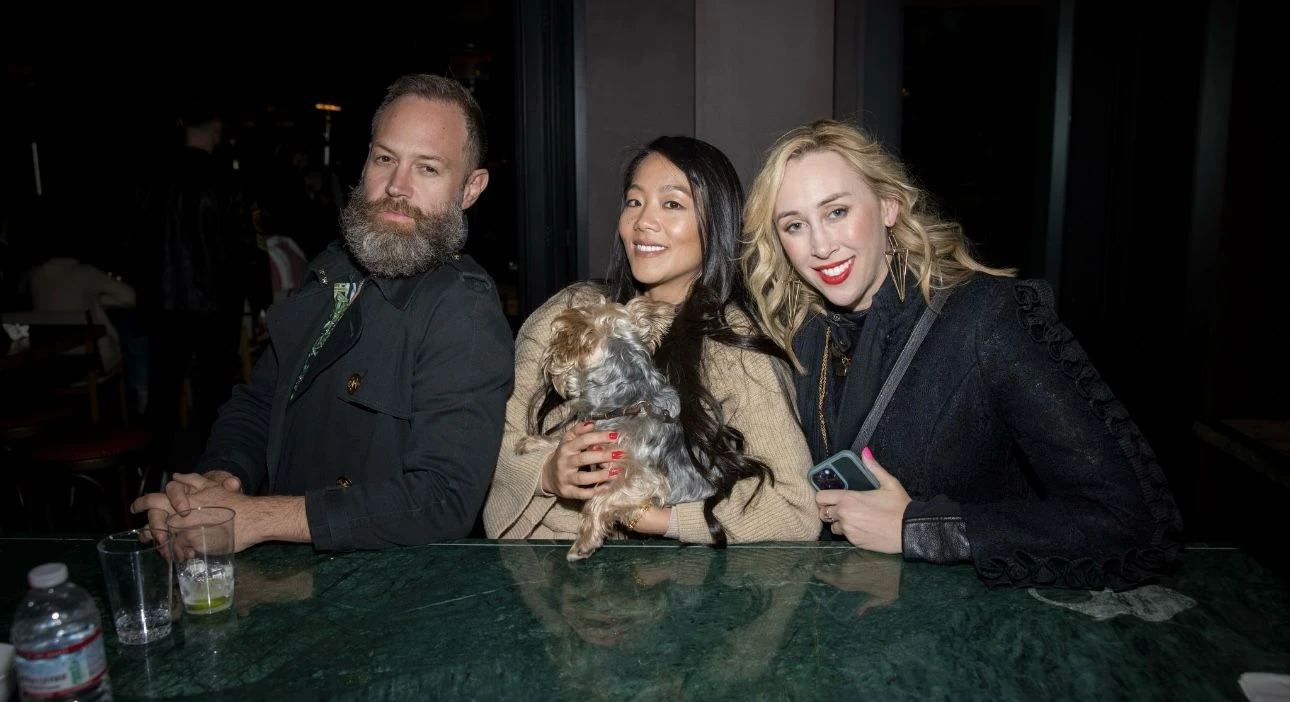 El escritor James Poulos, y la actriz Juliet Chandler.
