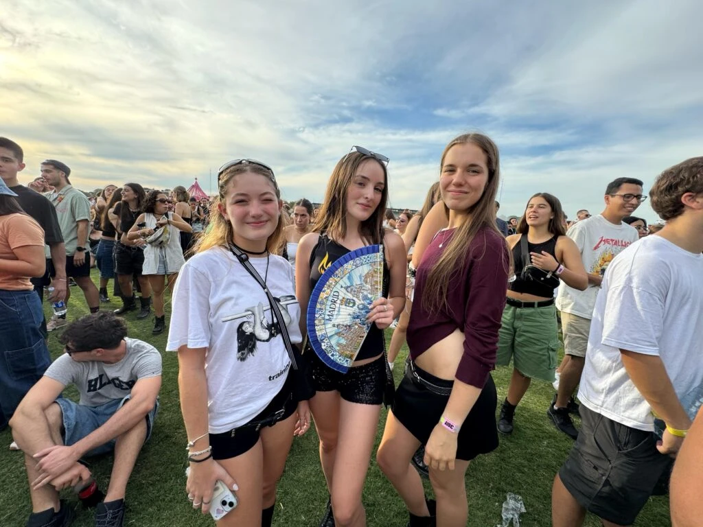 Las chicas posan con sus looks Lollapalooza