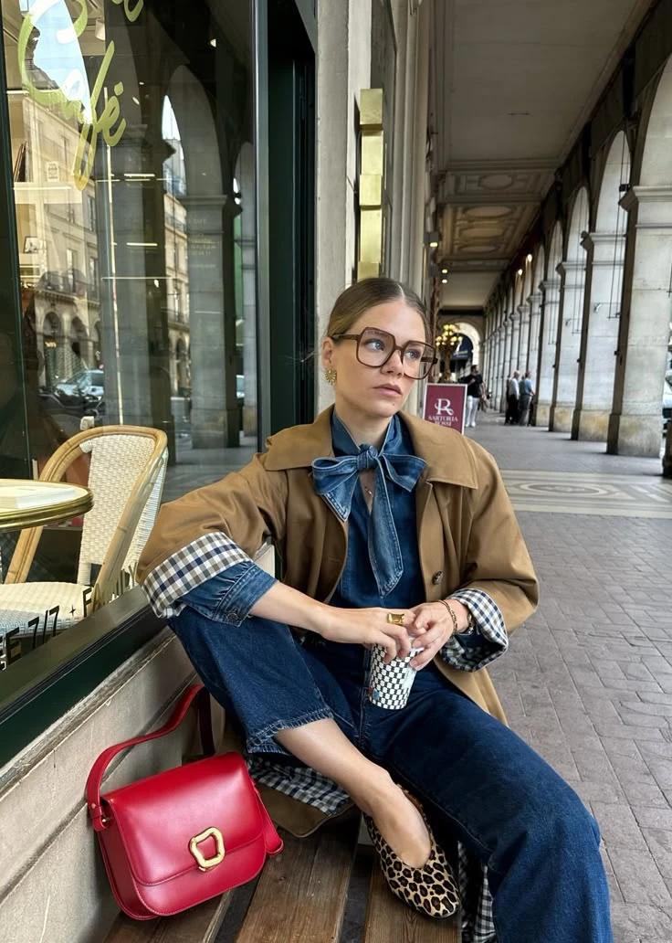 así se lleva la blusa más estilosa en looks +30