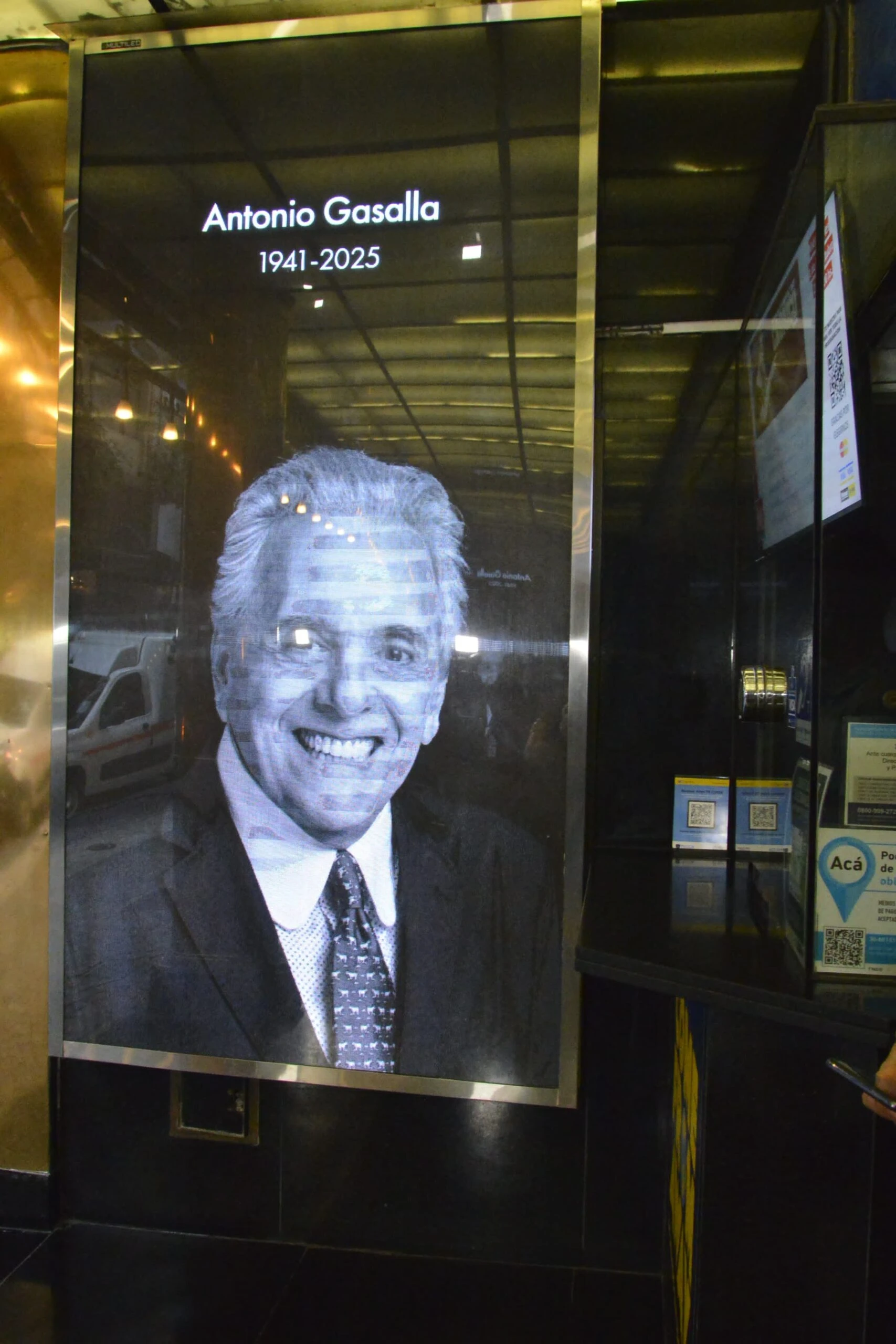 Antonio Gasalla fue despedido en el lugar que supo verlo brillar. Fotos: RS