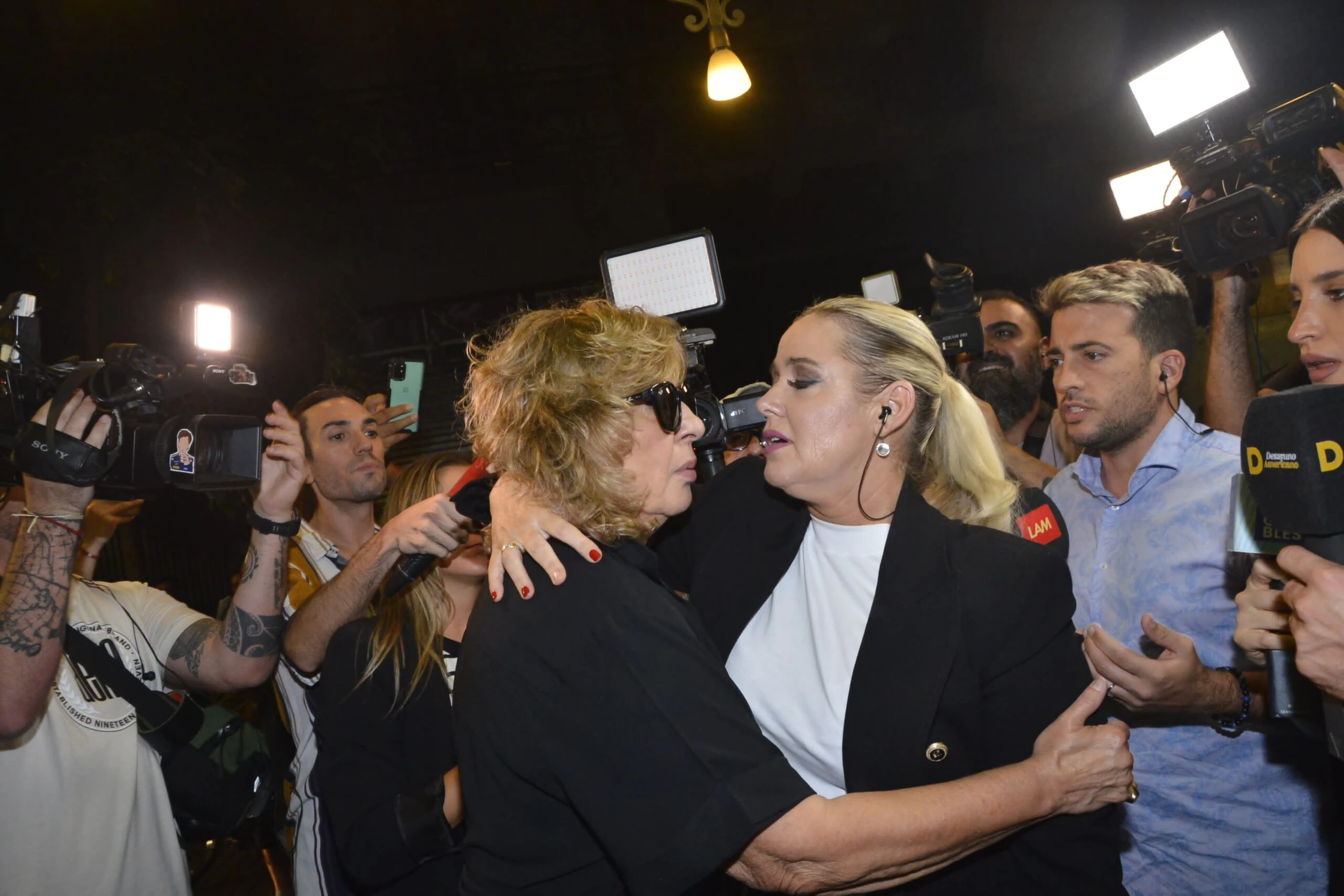 Georgina Barbarrosa y Pilar Smith.