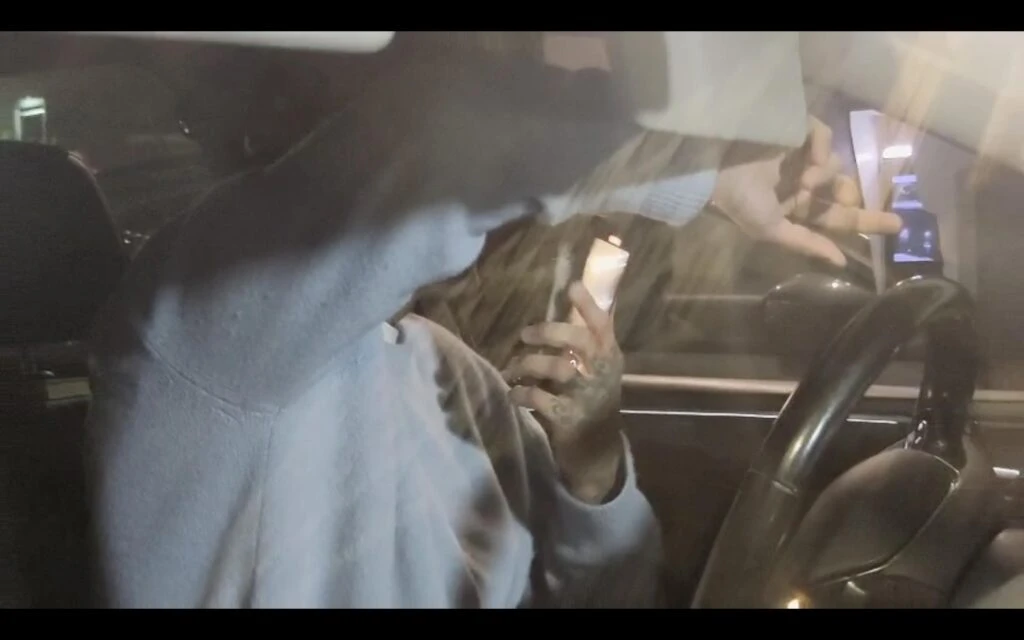 Mauro Icardi en el Chateau LIbertador. Habló por teléfono antes de bajar del auto y subir a pelear con Wanda. Foto RS Fotos