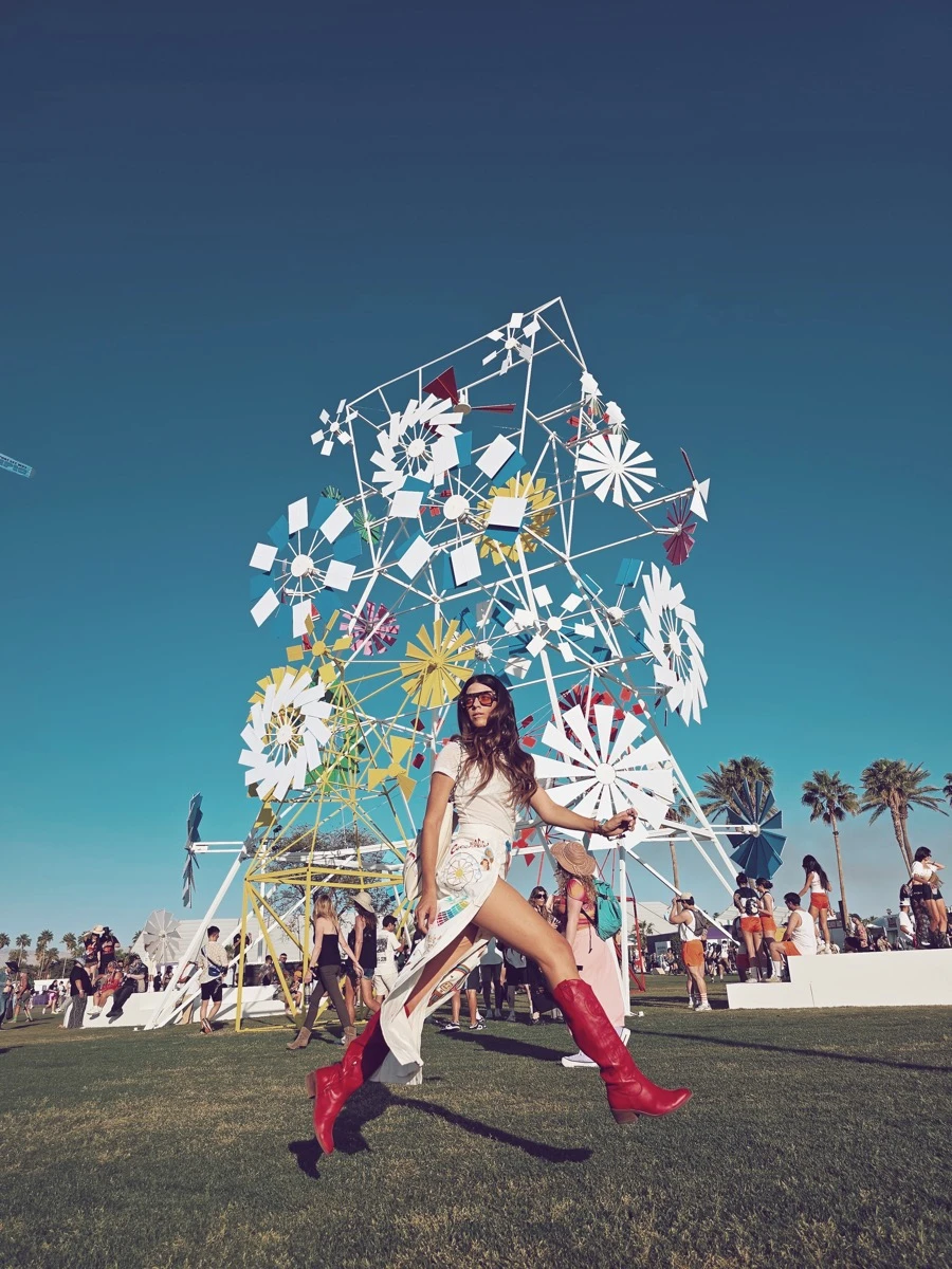 
Ana Bonamico, artista plástica e influencer de lifestyle, en Coachella 2025. 