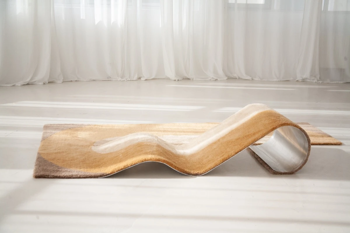 Una base de aluminio doblado que permite transformar fácilmente la pieza.