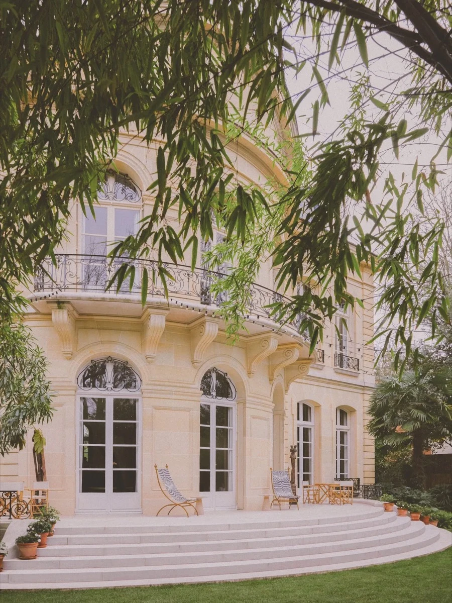 La fachada de la extraordinaria casa de Lenny Kravitz en París. 