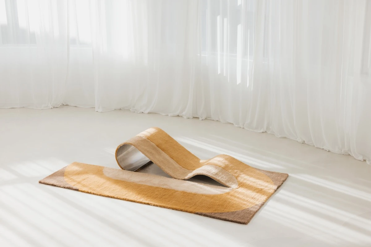 El estampado imita las dunas ondulantes de un paisaje desértico.