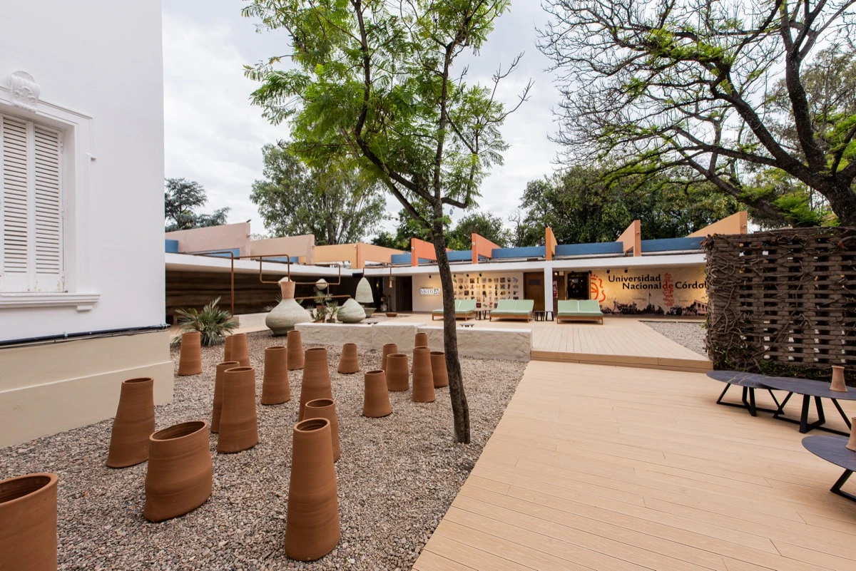 Casa FOA Córdoba combina herencia cultural con arquitectura histórica y tendencias contemporáneas.