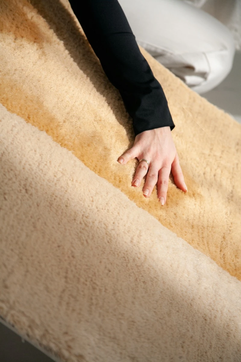 Tejida en lana merino tufted y confeccionada en Colonia por Nando Studio.