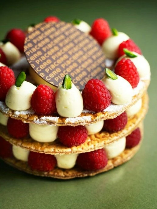 La torta "a la francesa" que eligió Juliana Awada para soplar las velitas en París