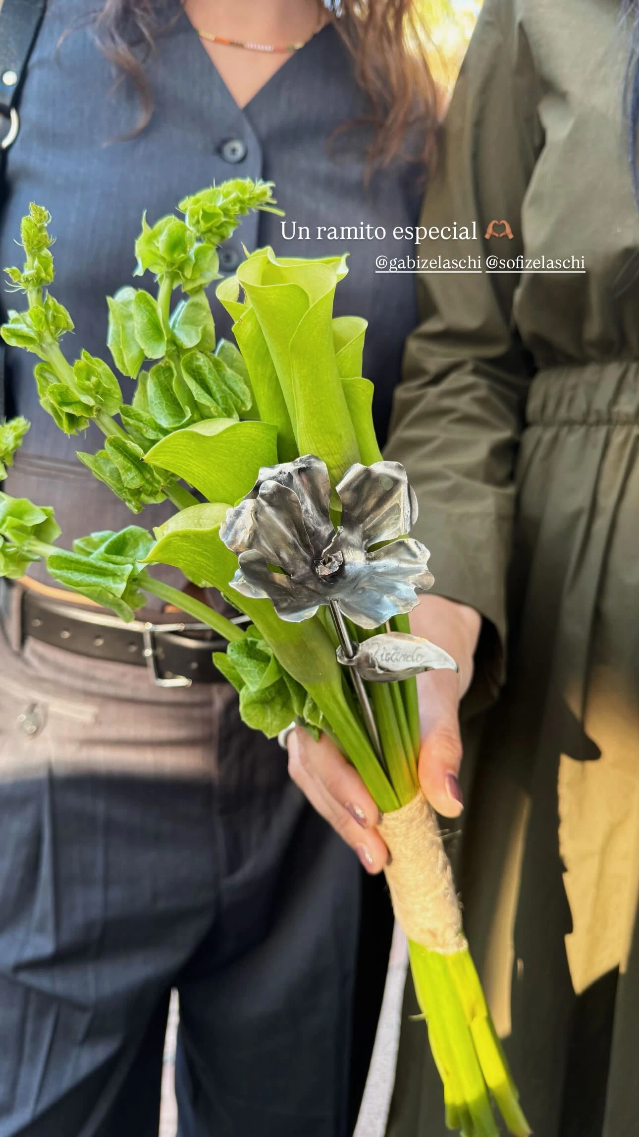 El original ramo de Sofía Zelaschi en su boda con Christian Petersen
