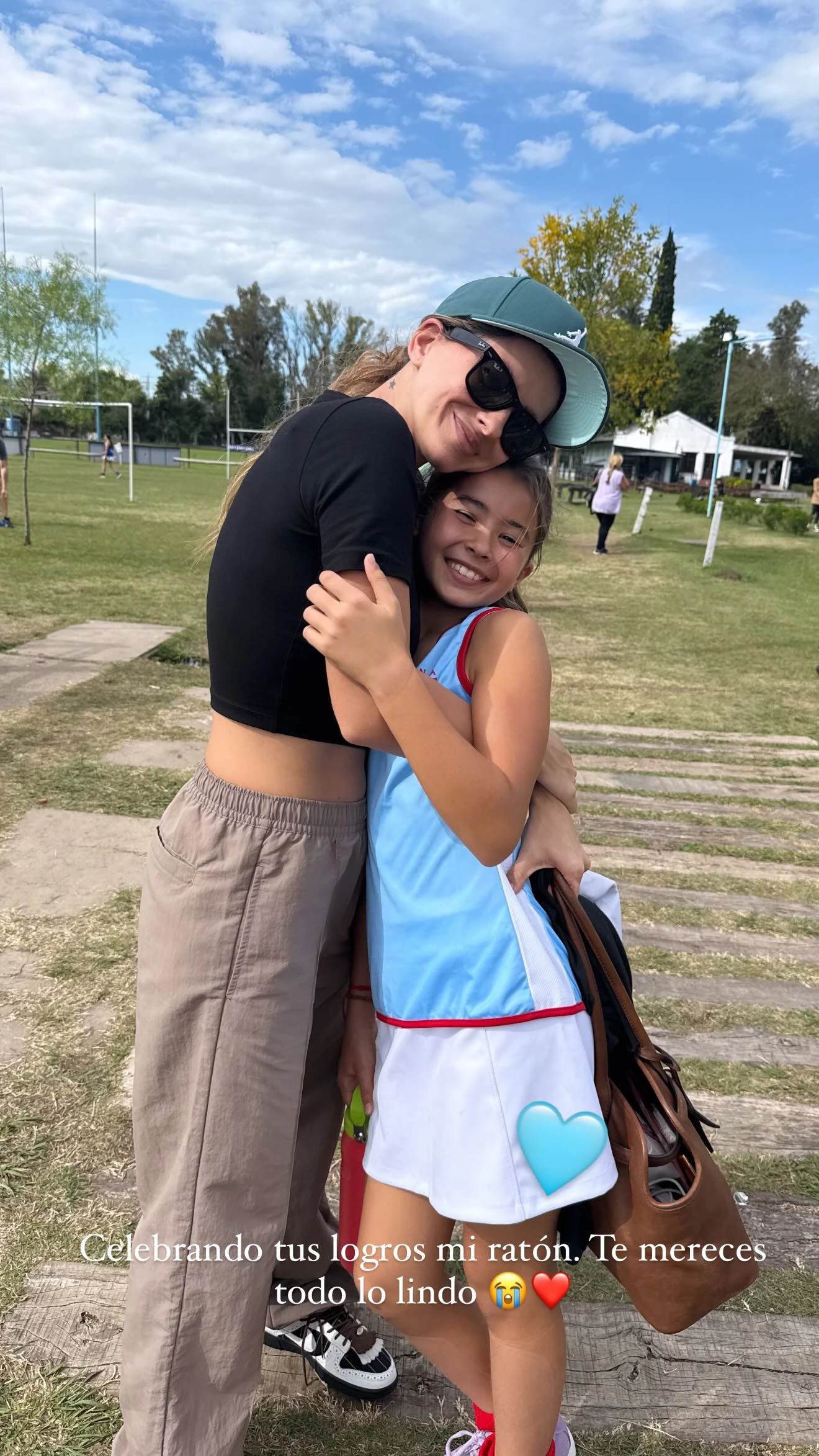 La China Suárez con Rufina Cabré, su hija mayor.