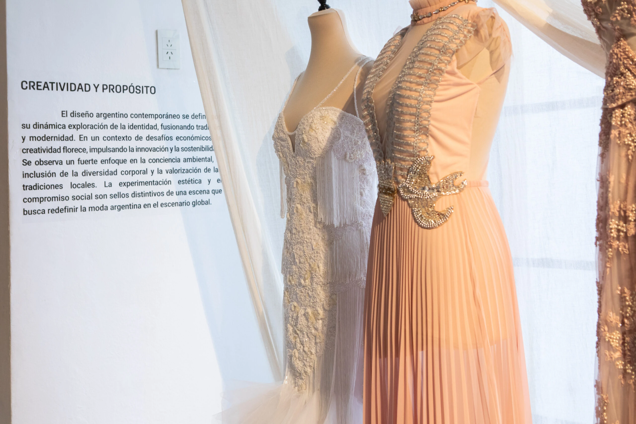 Muestra "120 vestidos, 120 años de la historia de la moda"