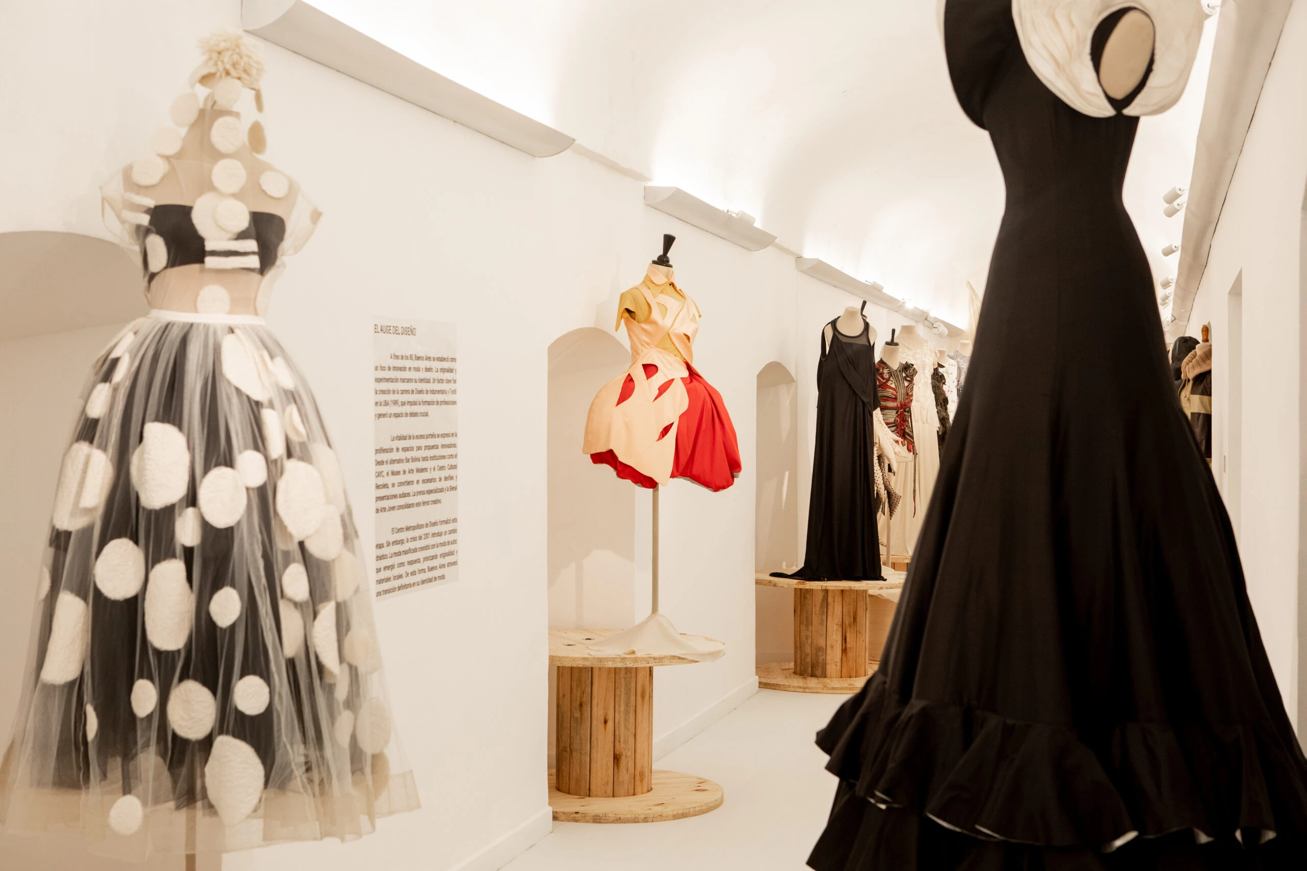 Muestra "120 vestidos, 120 años de la historia de la moda"