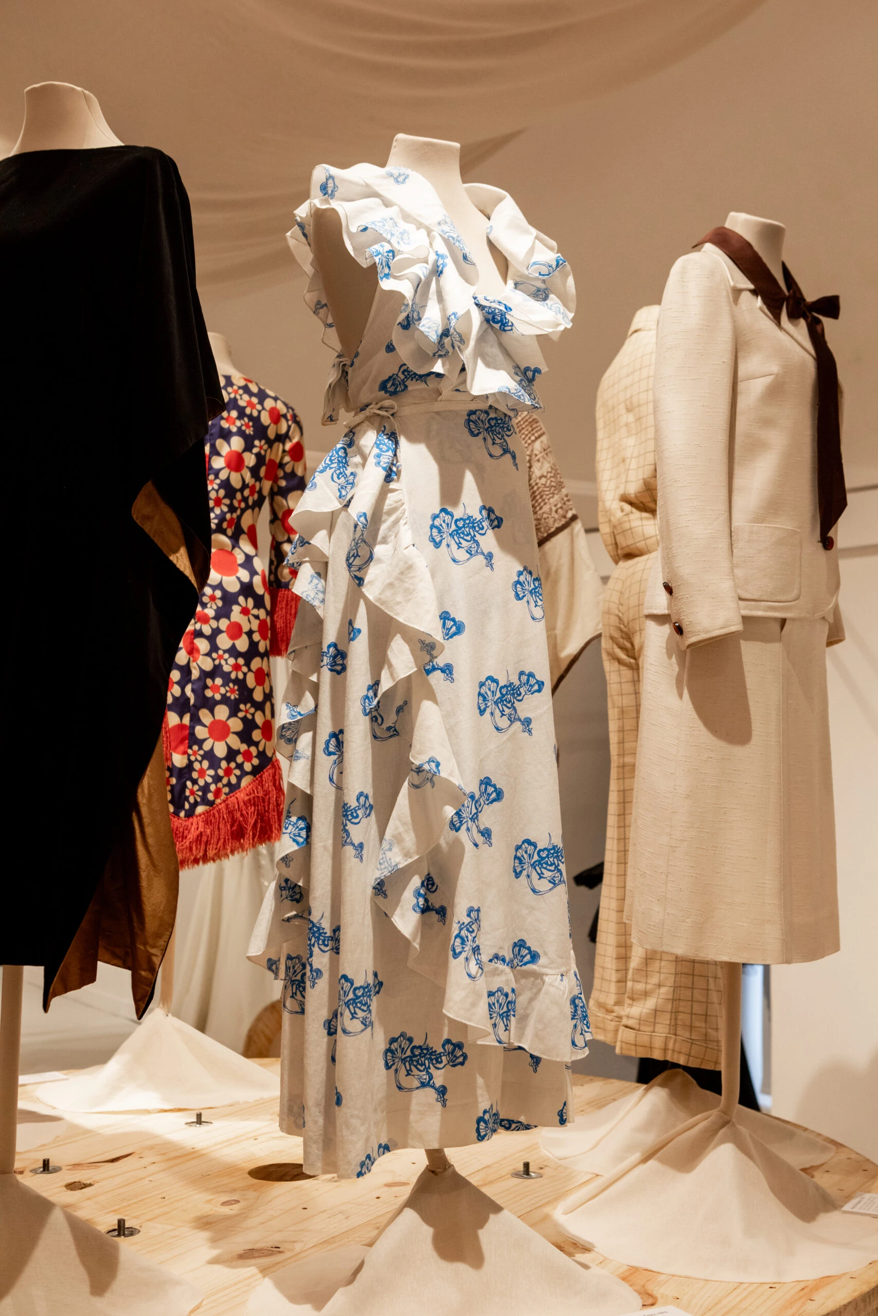 Muestra "120 vestidos, 120 años de la historia de la moda"