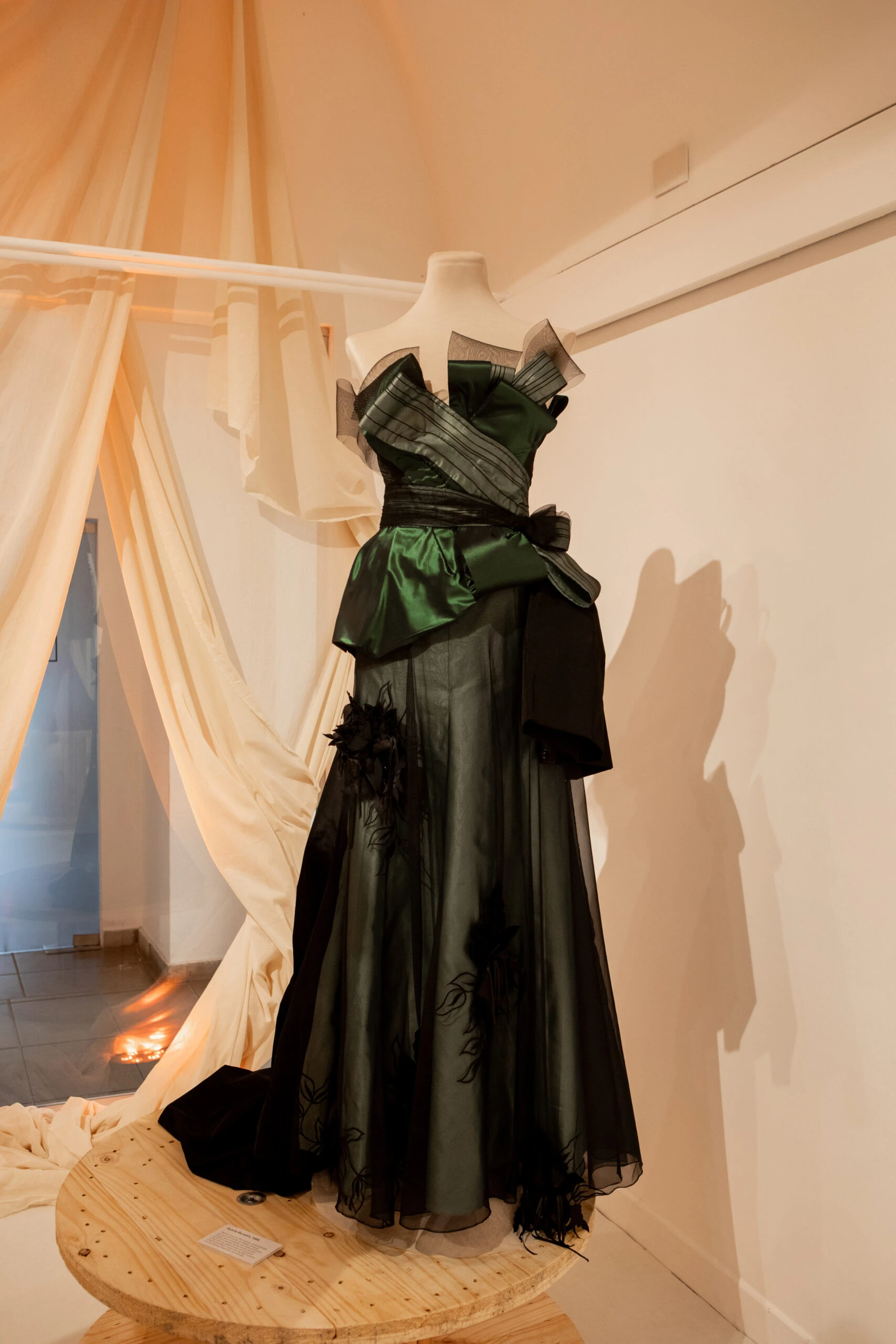 Muestra "120 vestidos, 120 años de la historia de la moda"