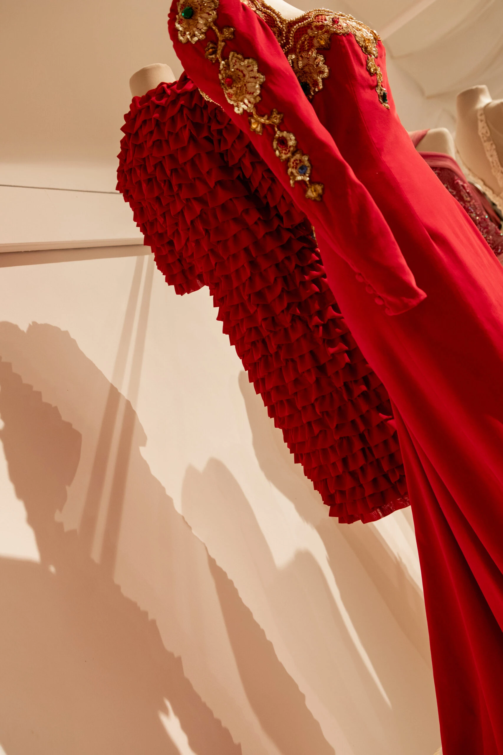 Muestra "120 vestidos, 120 años de la historia de la moda"