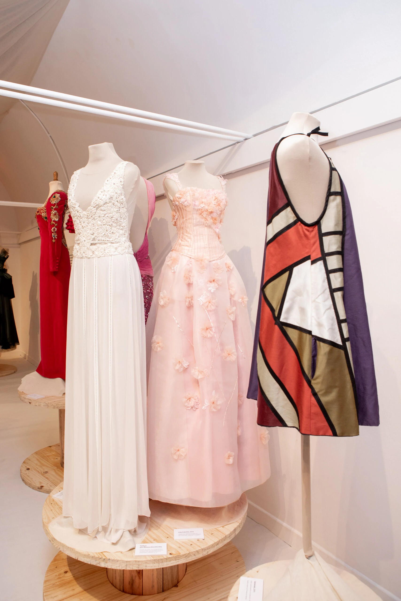 Muestra "120 vestidos, 120 años de la historia de la moda"