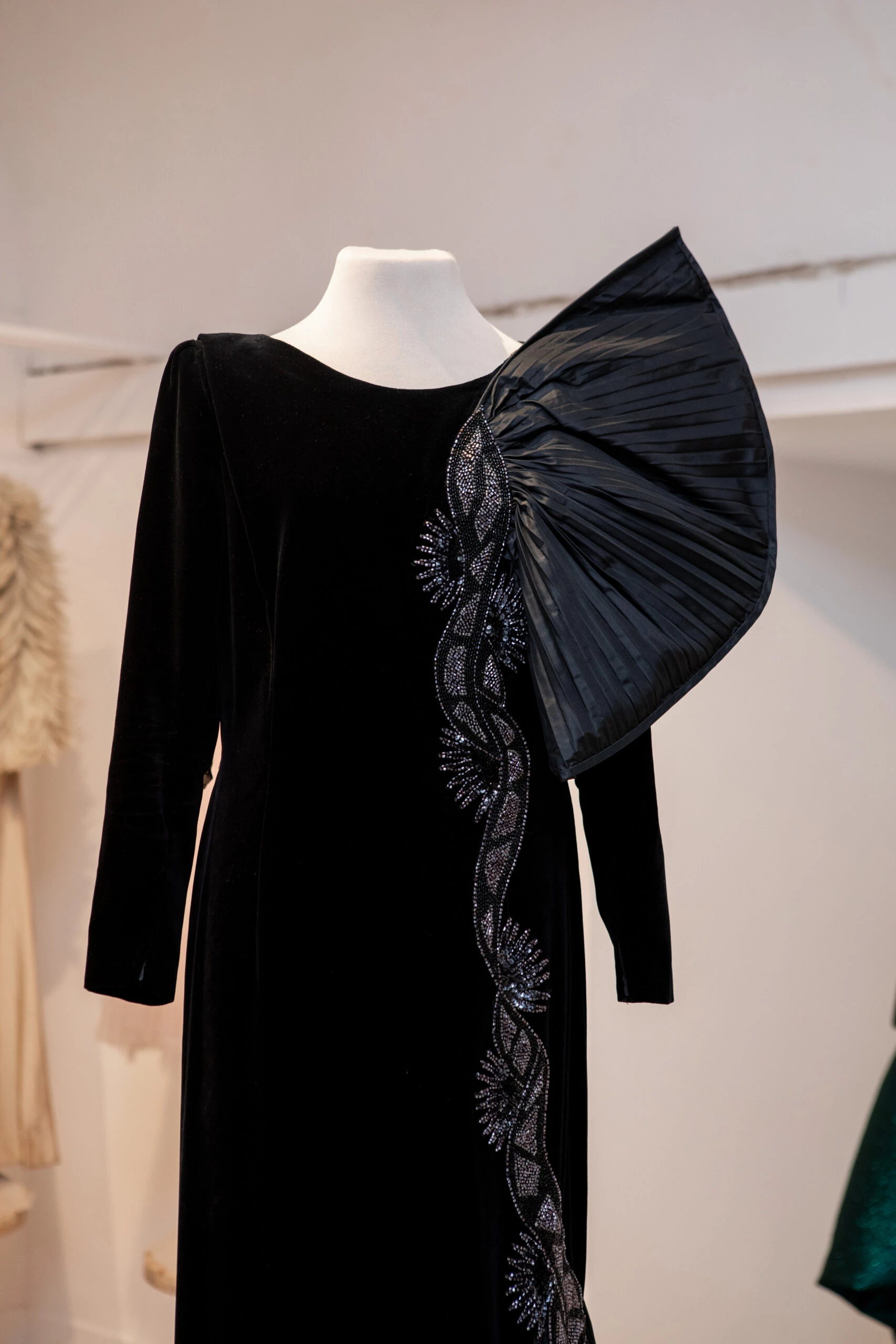 Muestra "120 vestidos, 120 años de la historia de la moda"