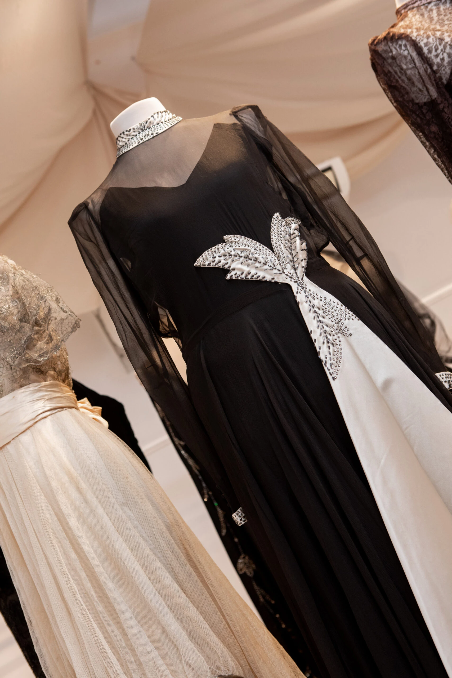 Muestra "120 vestidos, 120 años de la historia de la moda"