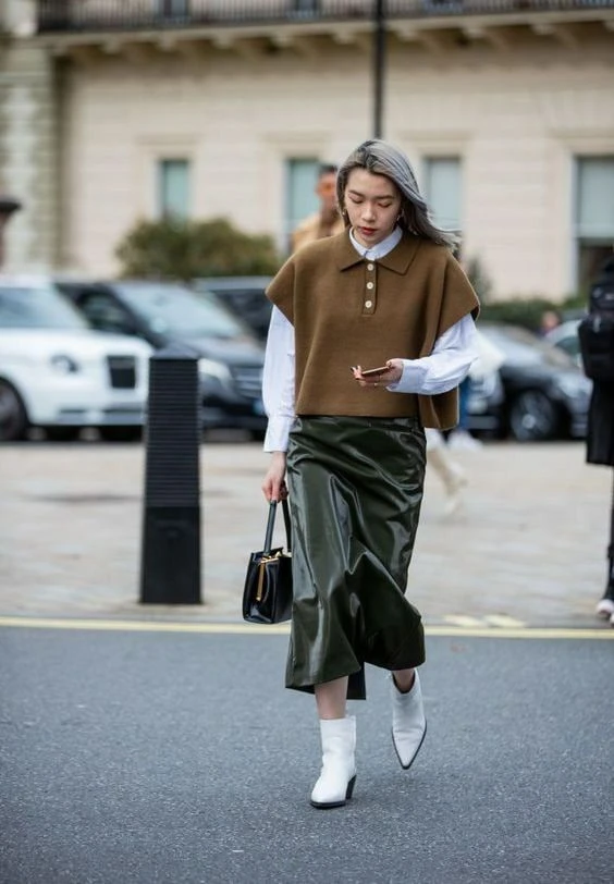 7 looks con chaleco tejido, la prenda más trendy del street style para el otoño