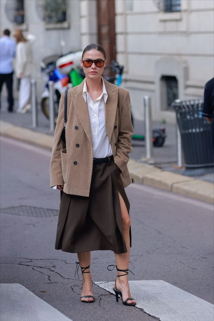 7 looks con los clásicos de media estación para Semana Santa