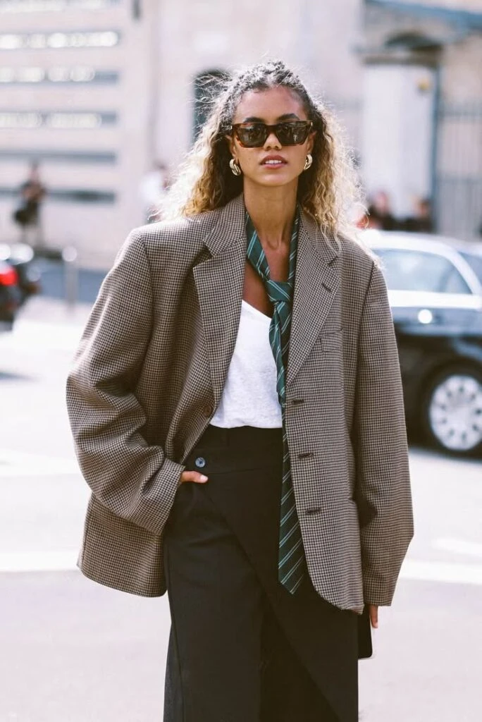 7 looks con los clásicos de media estación para Semana Santa