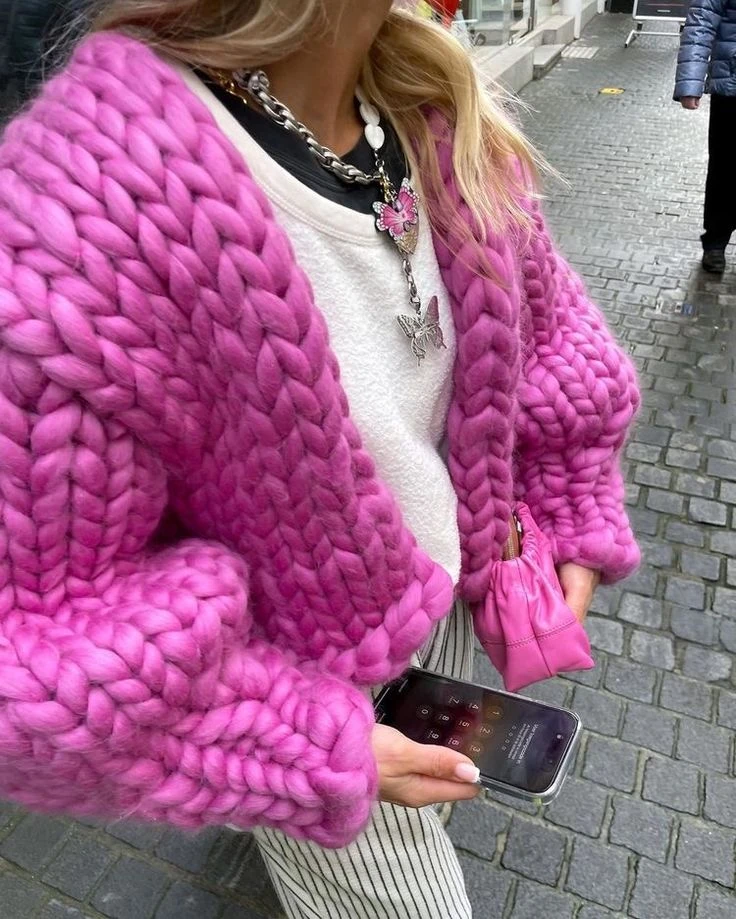 7 looks con suéteres handmade, el estilo rústico y confortable que se usa este otoño