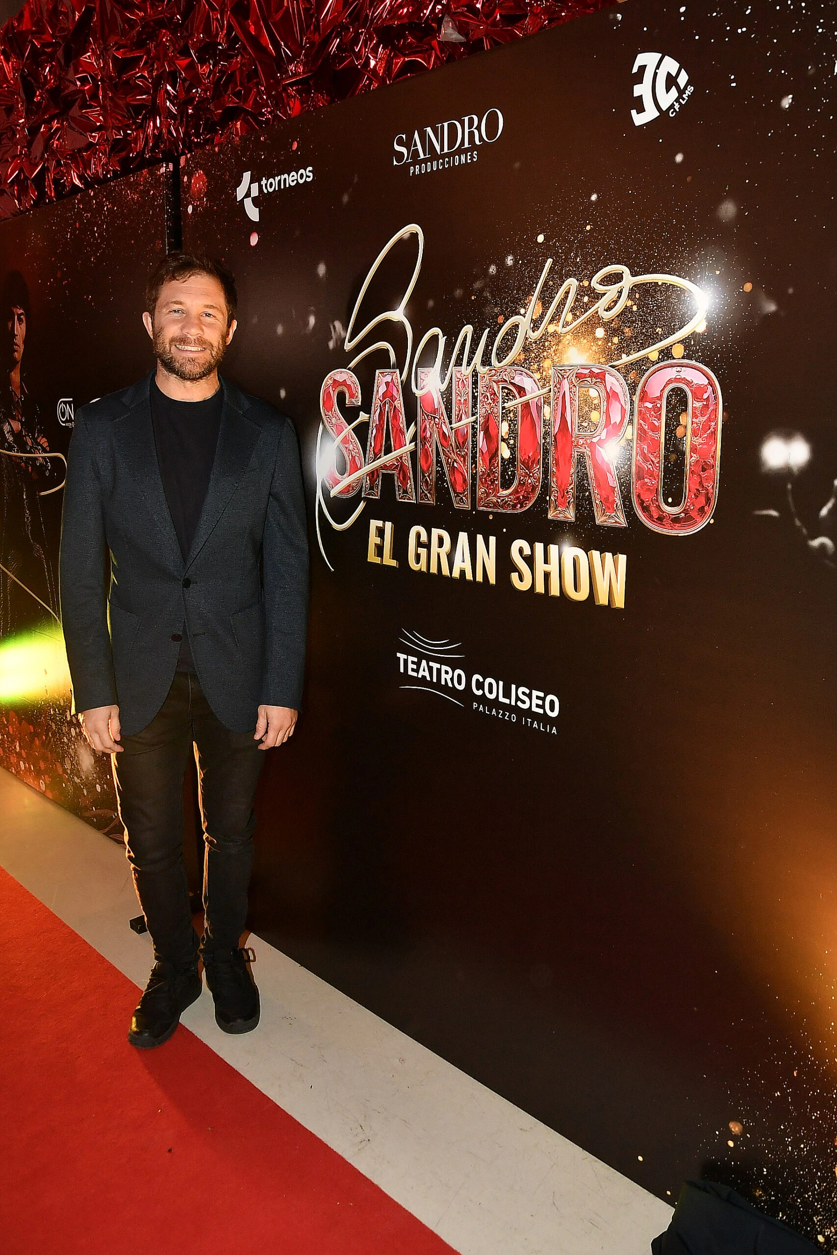 Vidriera de Nequi Galotti a Teresa Calandra y Mercedes Sarrabayrouse, los famosos en el estreno de Sandro, el gran show 