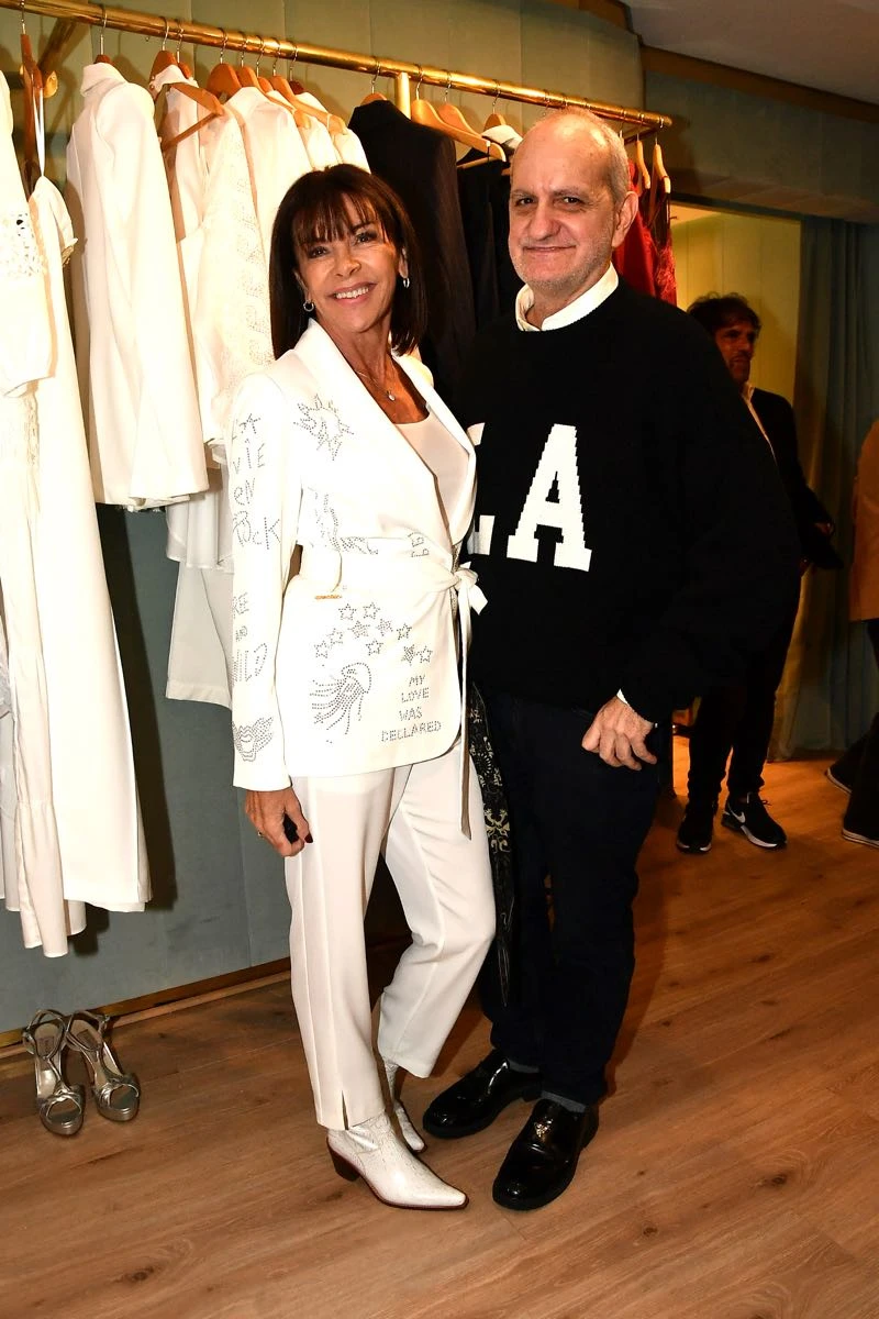 La ex modelo y conductora Fabiana Araujo también estuvo presente.