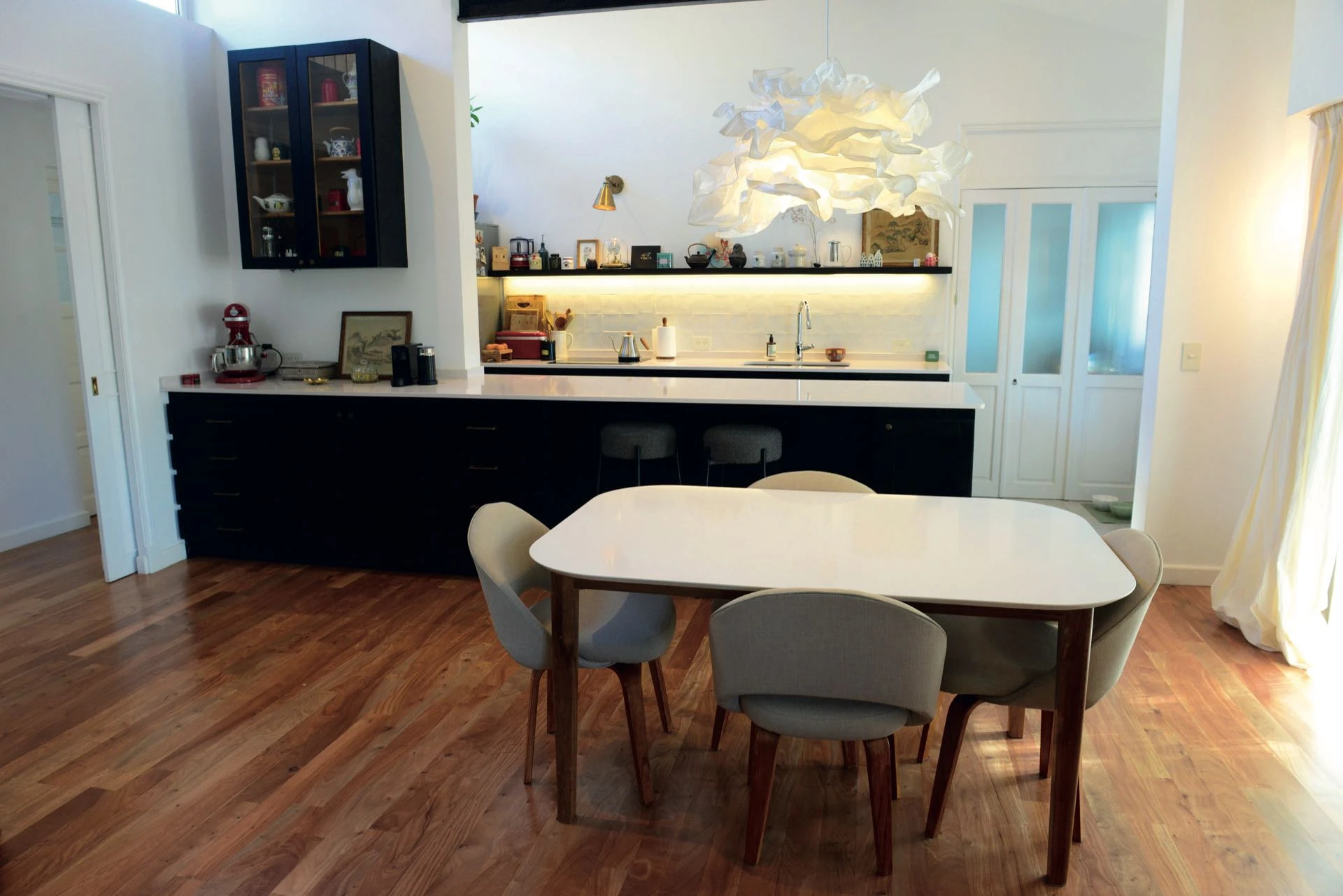 "Quería una cocina comunicada al comedor, con vista al living, mucha luz natural y aire”.