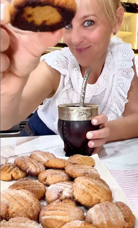 Cómo preparar unas galletitas ideales para la merienda: la receta de Jimena Monteverde con sólo 3 ingredientes y sin harina