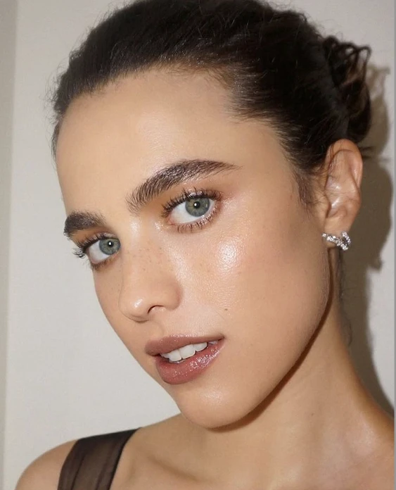 La tendencia del otoño 2025, sumar tonos chocolate al maquillaje