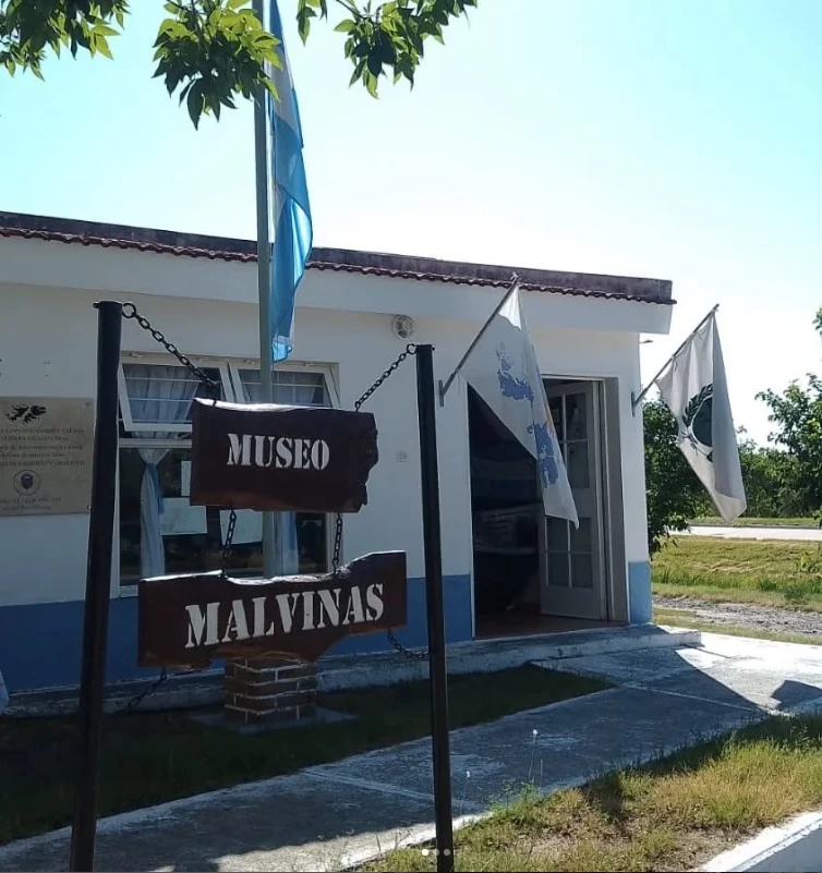 Felipe Villegas, el niño que creó un museo de Malvinas