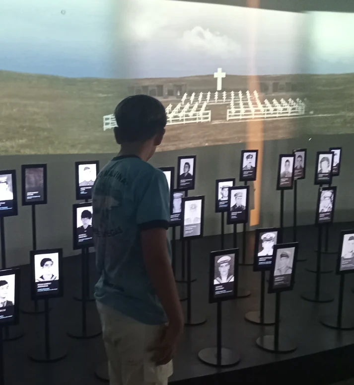 Felipe Villegas, el niño que creó un museo de Malvinas